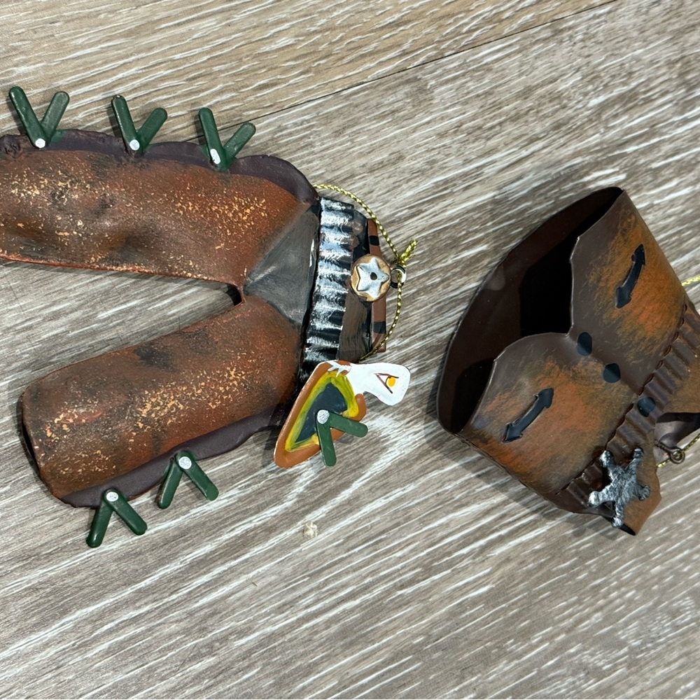 Large lot of Vintage Western/Cowboy Christmas ornaments Decor. 30 + pieces. - Picture 5 of 16